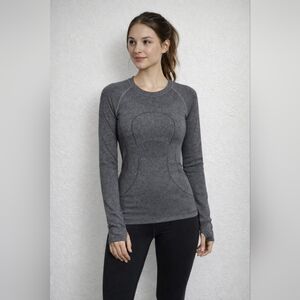 Lululemon Athletica Size 2 Gray Long Sleeve Top
